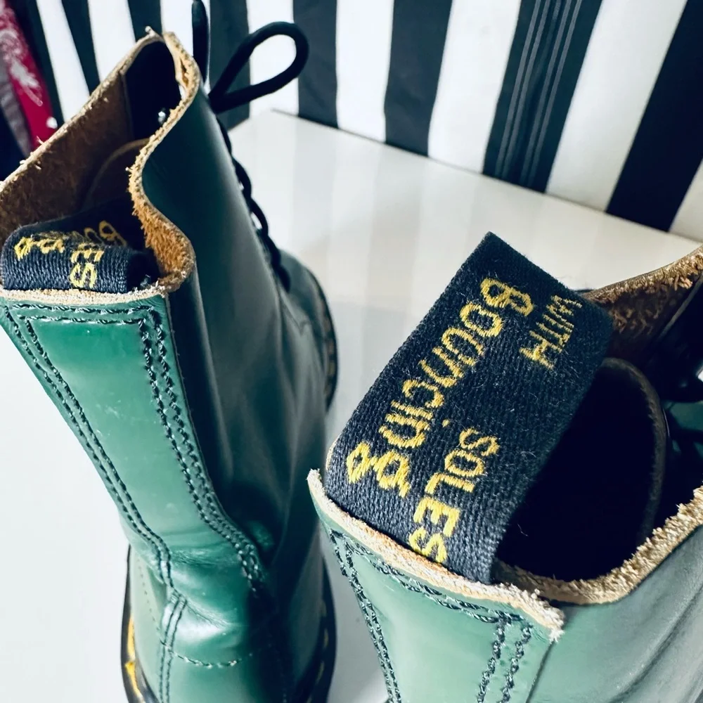 Dr Martens RARE Vintage green 10-eye 1490 Boots - England - Bouncing Soles